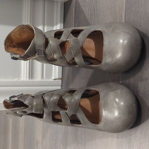 Miz Mooz grey size 8 leather Sedona Mary Jane heels